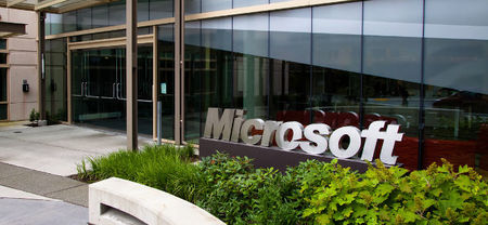 Microsoft reduce beneficios a la espera de Windows 8