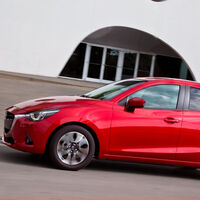 El auto Mazda pequeño, eficiente e ideal para ciudad en menos de 180,000 pesos, recomendado por expertos