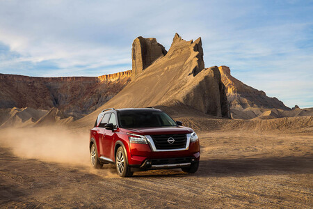 El nuevo Nissan Pathfinder es un SUV de tracción delantera cuyo diseño bebe de los todoterrenos clásicos de la marca