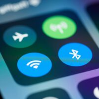Este hacker demuestra en una conferencia de ciberseguridad por qué hay que apagar el Bluetooth del iPhone. Yo discrepo 