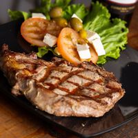 Algumas pessoas dizem que comer muita proteína é péssimo. O problema é que não se pode generalizar em nutrição 