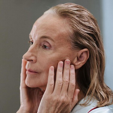 Las cremas antiedad con antioxidantes son la solución para contrarrestar las arrugas y la flacidez