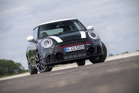MINI Anniversary Edition 2022, una versión limitada que conmemora a John Cooper de una forma especial