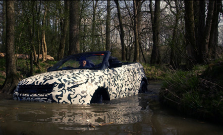 El Evoque Convertible ya levanta polvo, se retuerce y chapotea