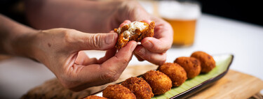 Los trucos para hacer la bechamel para croquetas que utilizan los mejores cocineros: “El verdadero secreto es el varillado enérgico” 