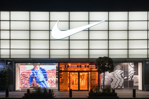 Nike está liquidando zapatillas Air Max, camisetas, sujetadores deportivos y más casi a mitad de precio en su outlet