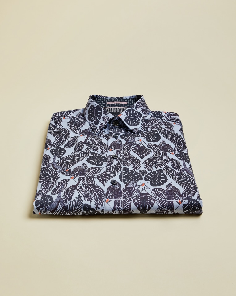 Camisa en manga corta con estampado botánico