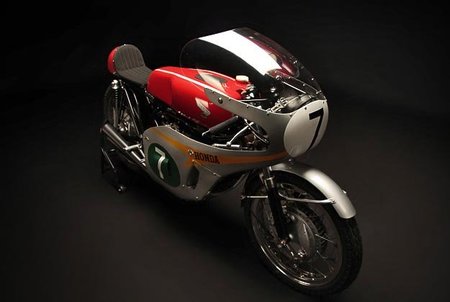 El despiece de una Honda RC 166