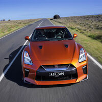 ¡Apartaos, que voy!  Las distancias son tan bestias en Australia que este médico quiere homologar su Nissan GT-R como vehículo de emergencia