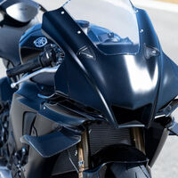 Bombazo: Yamaha presenta su primera superbike eléctrica. Es como una R9 a baterías, y también traen una MT-09 híbrida enchufable 