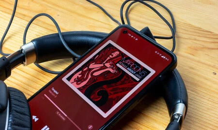 ASUS Zenfone 10 には、有線ヘッドフォンを使用するための 3.5 mm ジャック コネクタが含まれています。