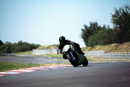 Aston Martin Amb 001 Llega A Los Clientes 006