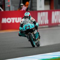 Tatsuki Suzuki es el héroe bajo la lluvia local y Sergio García saca rédito pese a una caída