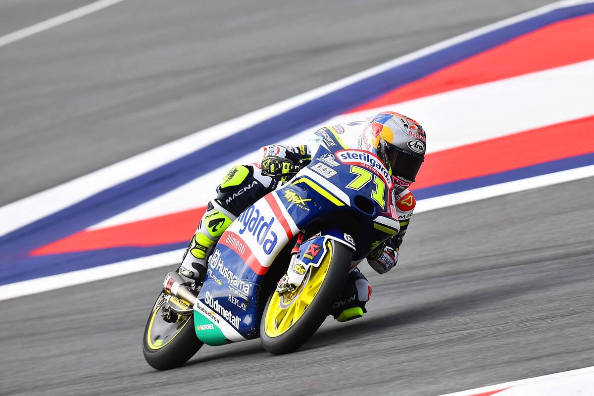 Ayumu Sasaki lidera el doblete japonés tras dos penalizaciones y David Muñoz se luce de vuelta al podio