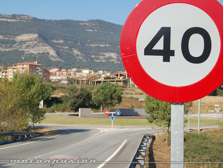 Límites de velocidad en carretera
