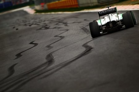 Adrian Sutil y marcas de neumáticos en Yeongam