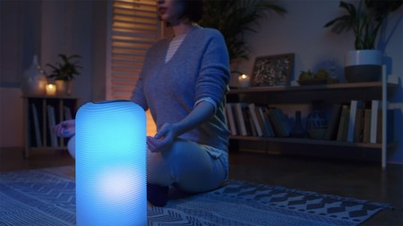 Lograr un estado mental óptimo en casa: ese es el objetivo de esta combinación de lámpara y altavoz con Alexa integrado