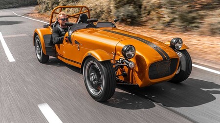 El Caterham Seven 170 es diversión extrema con sólo 440 kg para 85 CV, por menos de 30.000 euros