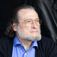 Niño Becerra, economista, habla claro: “Nos dirigimos hacia un modelo con componentes del feudalismo y elementos de la monarquía absoluta del S. XVII” 