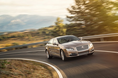 El Jaguar XJ cumple 50 años en 2018, y lo celebrará convirtiéndose en un auto 100% eléctrico