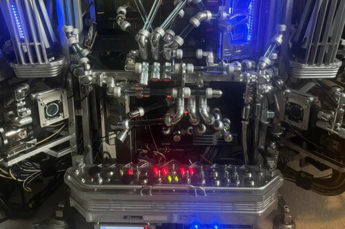 Tardó cuatro años en crear el "jefe final" de los PC Gaming. Ahora, su invento parece una fábrica en miniatura 