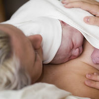 La primera hora de vida es sagrada para la madre y el bebé