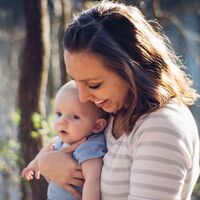Una madre de familia monoparental logra sumar el permiso de paternidad al de maternidad, un derecho que debería generalizarse