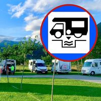Confirmado: la DGT estrena una nueva señal para autocaravanas y furgonetas camper, con multas de 1.000 euros por no conocerla