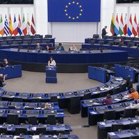 Con los niños teniendo móvil cada vez más pronto, las redes sociales son un peligro real. Europa quiere prohibírselas