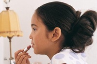 "Dejemos que las niñas y los niños disfruten de su infancia". Entrevista a la terapeuta Elena Mayorga