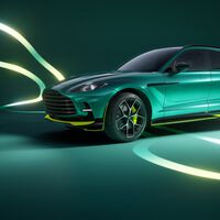 Aston Martin DBX707 AMR24: en honor a los Fórmula 1 e idéntico al coche médico salvo porque no tiene sirenas en el techo