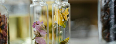 No tires tus frascos de perfume: se pueden convertir en un precioso recurso para decorar tu casa 