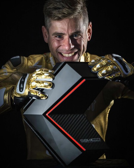 Alvaro Bautista Reunio Firmas Entre Los Demas Pilotos Para Pedir Que Le Quiten Los Lastres De La Moto Han Firmado Todos Menos Uno