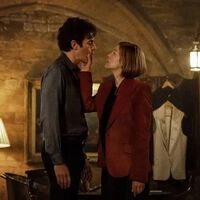 Esta comedia de Netflix invierte los roles de género con Sacha Baron Cohen y Rosamund Pike. Una sátira sobre machismo y poder que funciona a ratos 