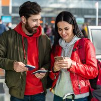 Iberia tiene un regalo para los viajeros que salen de los países con roaming: una eSIM de Holafly