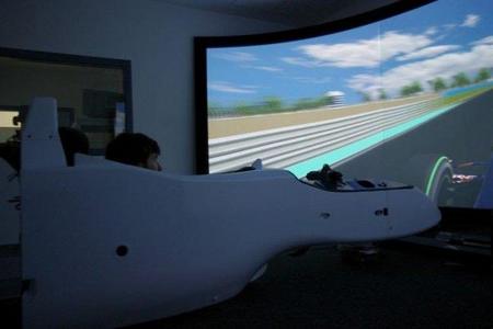 El Centro Valenciano de Entrenamiento para Pilotos inaugura el primer simulador de alto nivel en España