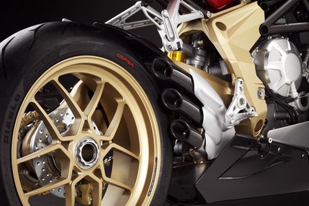 Detalle de los escapes de la F3 Serie Oro