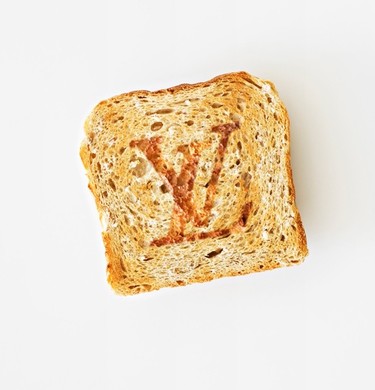 Esa extraña atracción entre la moda y la comida basura, ahora en foto 