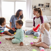 Mi amiga y yo criamos de forma diferente y eso nos está distanciando: siete claves para abordar la situación de forma positiva