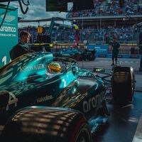 "Es un idiota, pero es su carrera la que está en juego". Fernando Alonso tiene un nuevo y joven enemigo en la F1 
