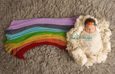 La preciosa sesión de fotos de un bebé arco iris