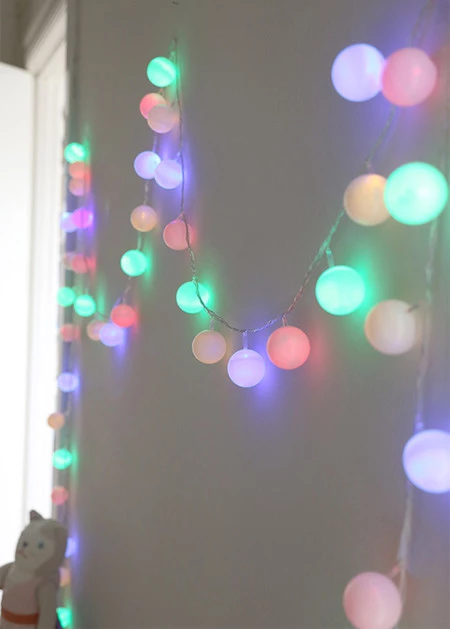 Hazlo tú mismo: guirnalda de luces led con pelotas de ping pong