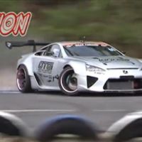 Esto es un Lexus LFA de drift, pero con motor V8 NASCAR
