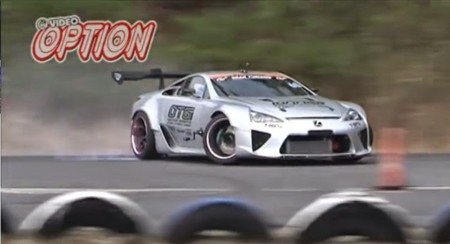 Esto es un Lexus LFA de drift, pero con motor V8 NASCAR