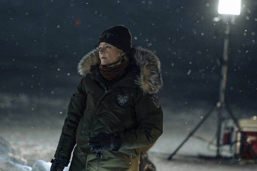 'True Detective' (4x02). Escultura helada de 5 cabezas y 9 pies en un episodio dedicado a consolidar inquietudes y señalar al primer sospechoso