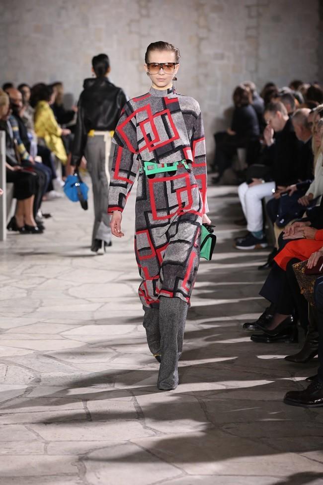 Jonathan Anderson nos trae una mujer futurista en su segunda colección