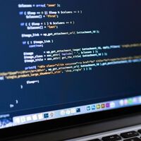 Los jóvenes ya no saben programar gracias a la IA: lo mismo que sucedió con las calculadoras hace medio siglo 