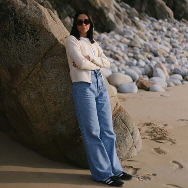 Las nuevas Adidas color azabache que parecen una joya vintage y arrasan entre las chicas clásicas este otoño