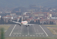Aterrizaje abortado de un avión de Iberia en Bilbao
