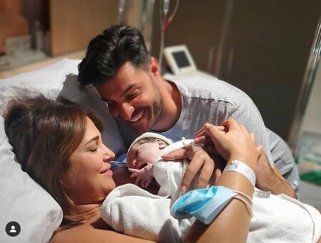 Paula Echevarría comparte una preciosa foto dando el pecho a su bebé recién nacido